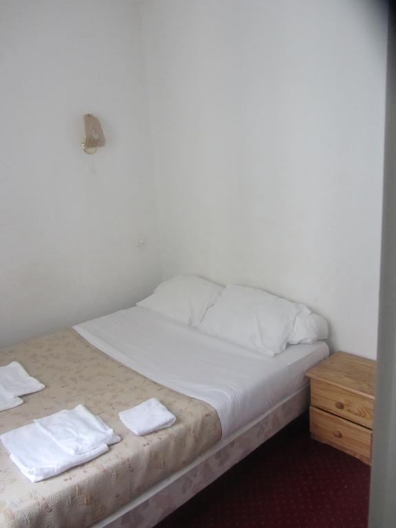 Central Hotel Paris Room photo