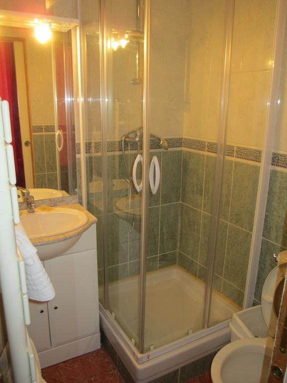 Central Hotel Paris Room photo